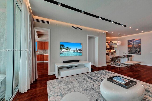 Building Photo - 16051 Collins Ave