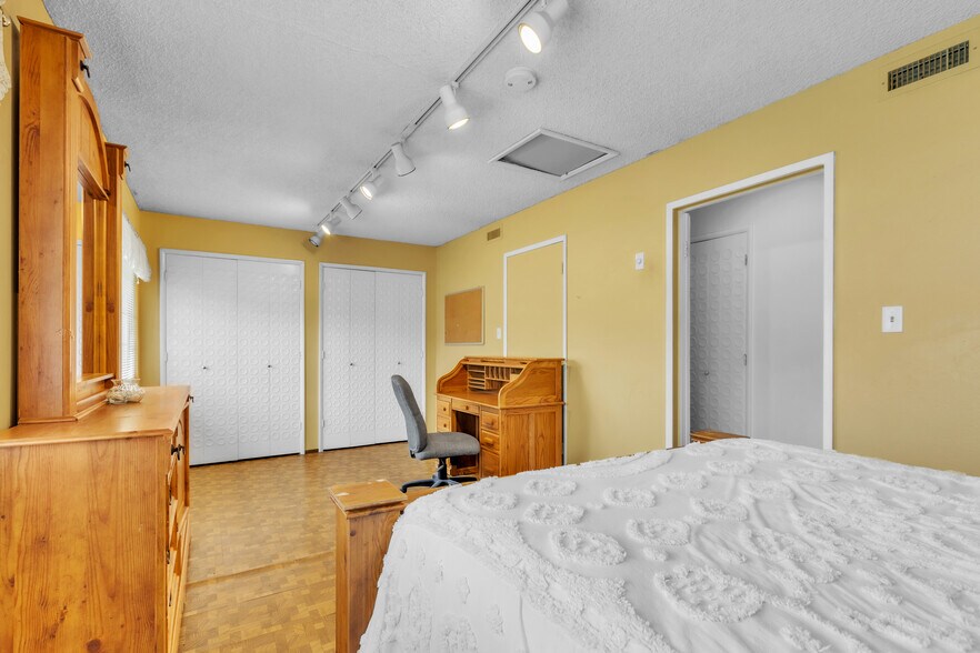 Building Photo - 6630 Lindbrook Way