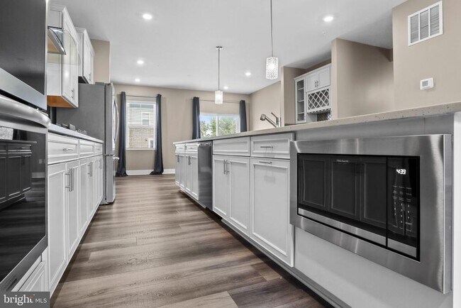 Building Photo - 4175 Brodie Pl