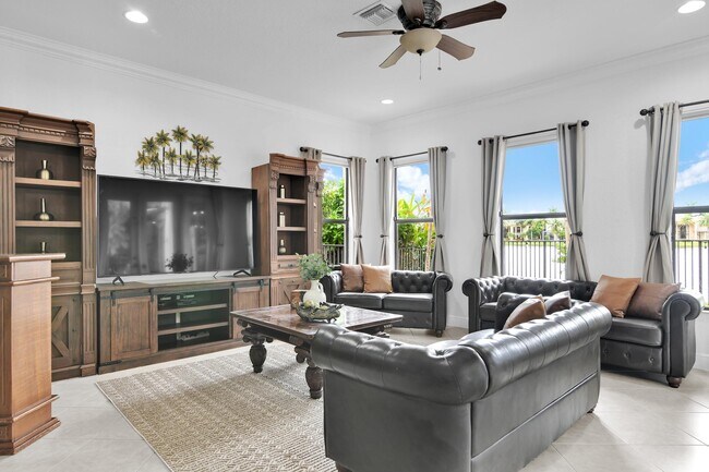 Building Photo - 10703 Versailles Blvd