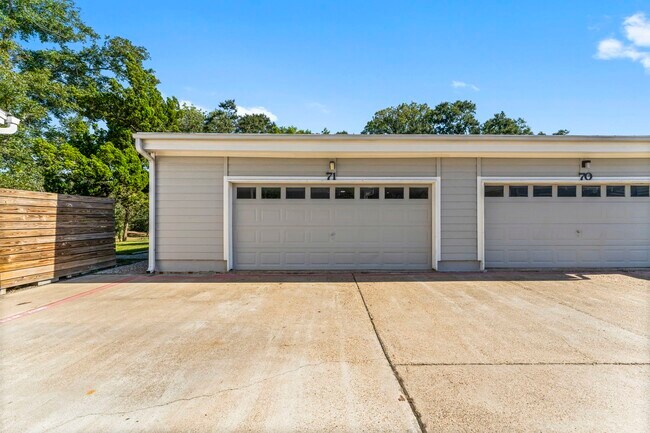 Building Photo - 71 Hideaway Dr