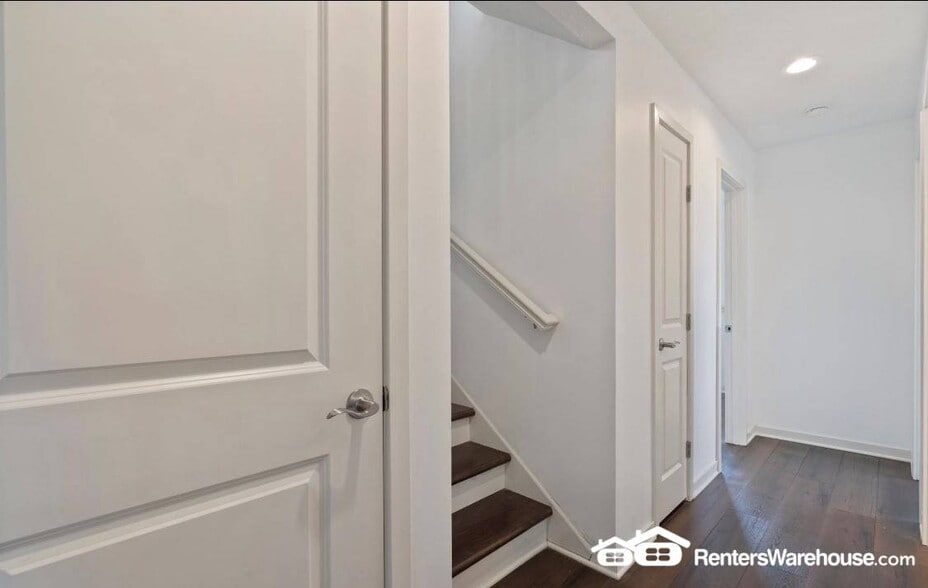 Building Photo - 3832 McIntosh Dr NW