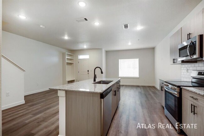 Building Photo - 629 Leland Aly