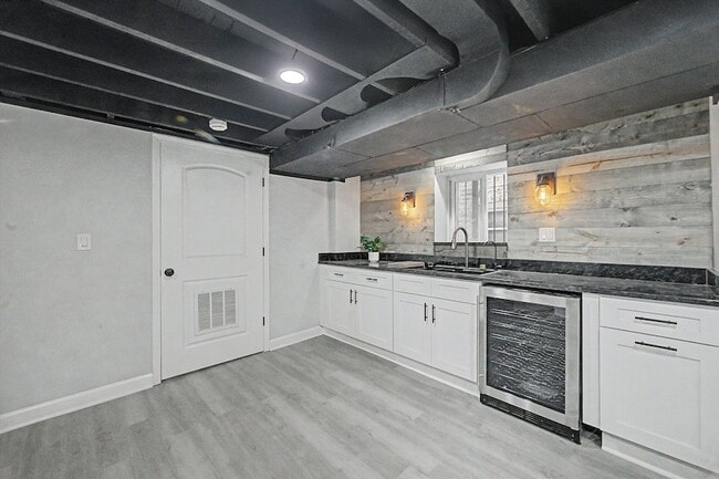 Building Photo - 1511 N Linder Ave