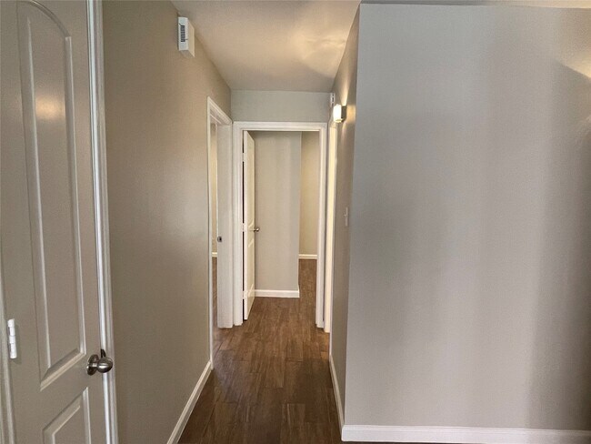 Building Photo - 6500 Harbor Town Dr