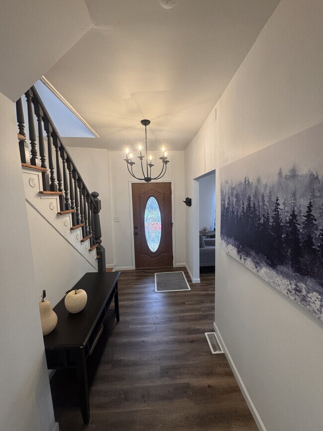 Building Photo - 6559 Hoffman Ave