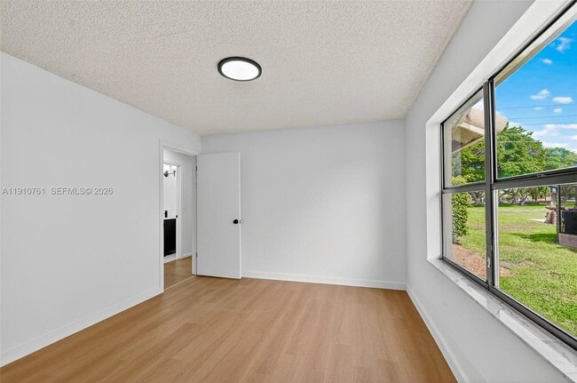 Building Photo - 9721 Majestic Way