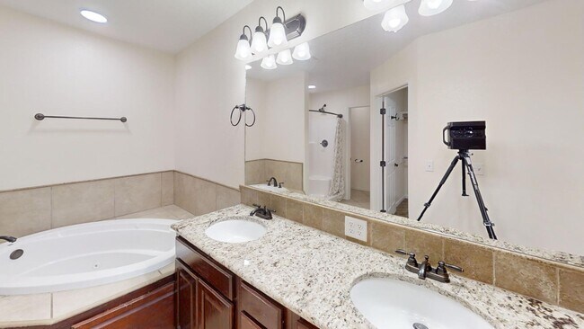 Building Photo - 2207 Boxwood Cir