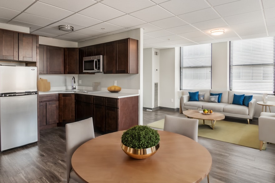 Interior Photo - Park Plaza on the Grid