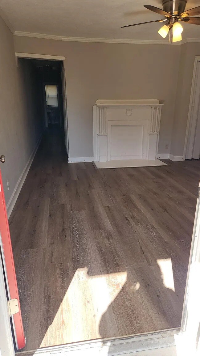 Building Photo - Room in Duplex on M.L.K. Jr Dr SW