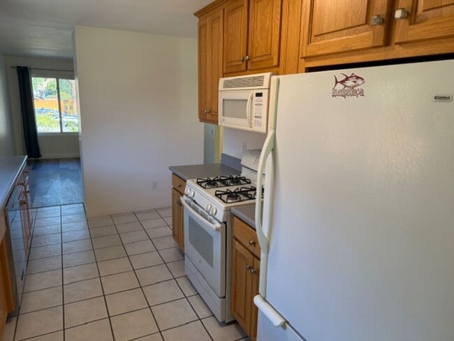 Building Photo - 3 bedroom/2 bath single family home for lease