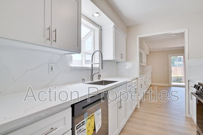 Building Photo - 3806 Century Dr