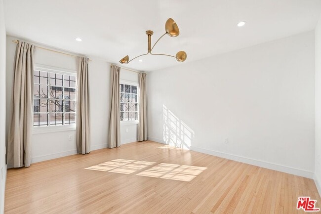 Building Photo - 200 S Formosa Ave