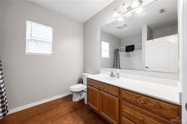 Building Photo - 13 Nannette Ave