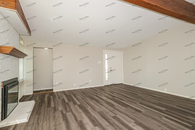 Building Photo - 890 St Anthony Ln