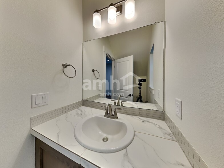 Building Photo - 7029 S 11th St