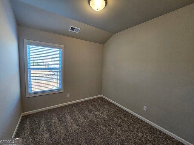 Building Photo - 4 Silver Ln