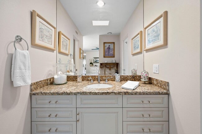 Building Photo - 45690 Pawnee Rd