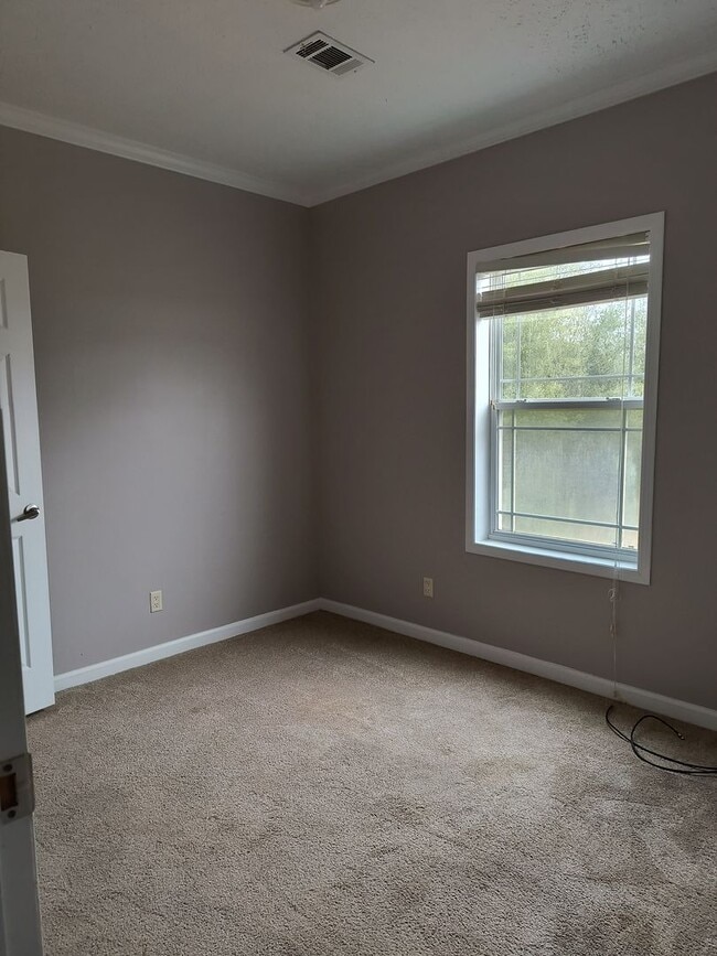 Building Photo - 3 bedroom 2 bathroom townhouse in Ocean Springs