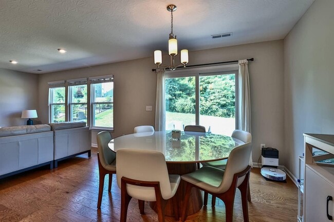 Building Photo - 2321 Slaney Ln