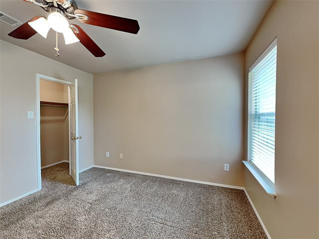Building Photo - 2025 Hollow Creek Dr