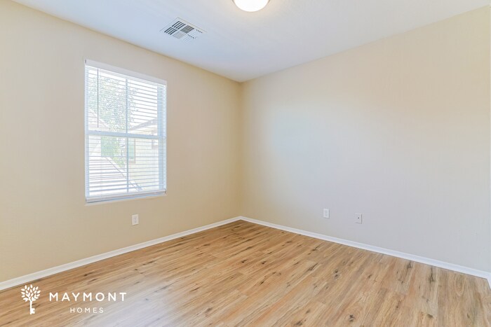Building Photo - 1758 S Chatsworth