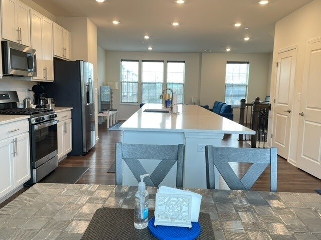 Building Photo - 2924 Reflection Dr