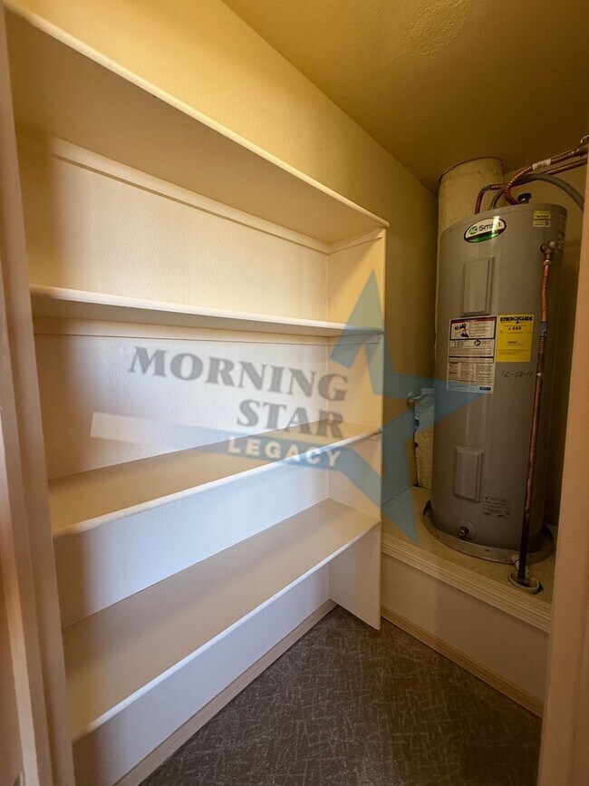 Building Photo - Sweet townhouse in Del Rey!