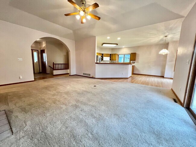 Building Photo - Charming 3 bed, 3 bath Ranch Home in South Fort Collins