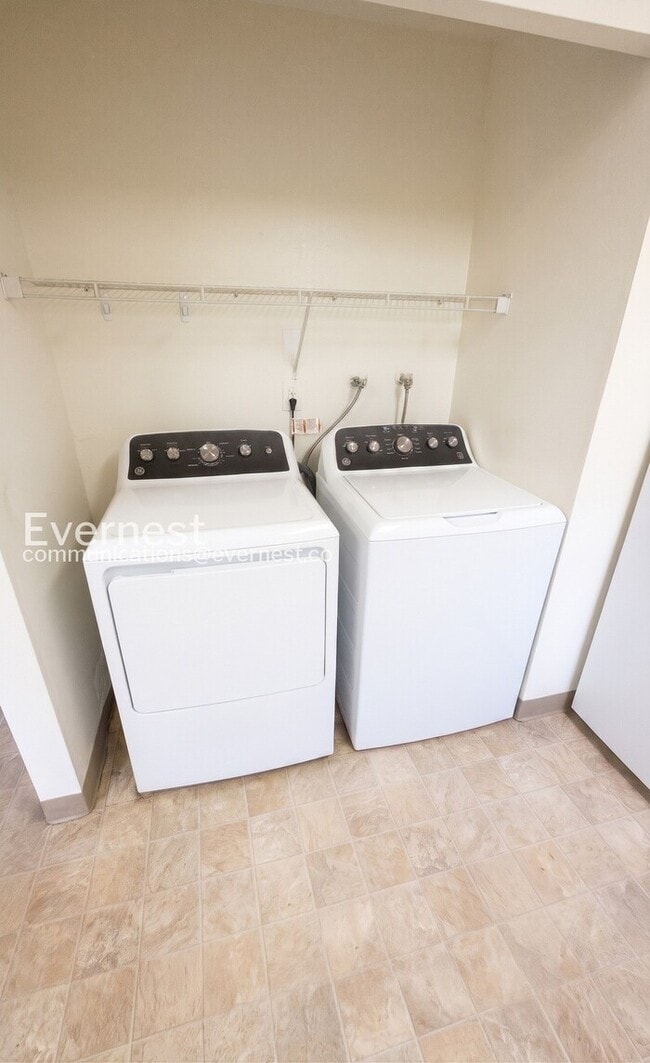 Building Photo - 4-Bed/2-Bath Home/ Pet Friendly/ Voucher Accepted/Available Soon!