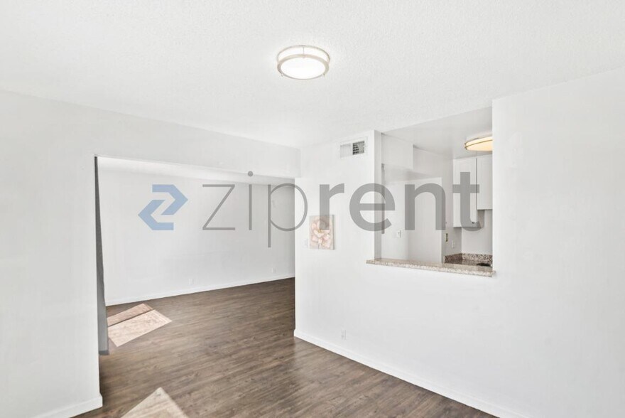 Building Photo - Unit G