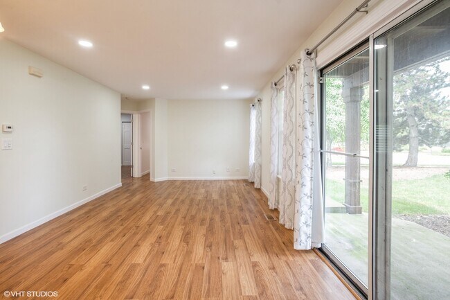 Building Photo - 1051 Rockport Dr