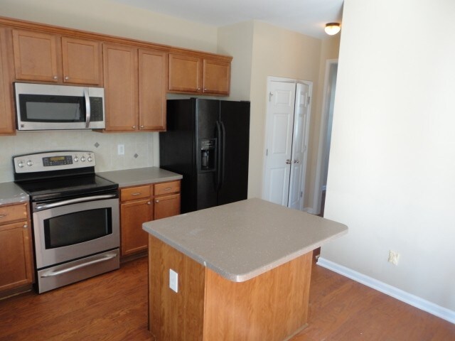 Building Photo - 228 Pearson Pl