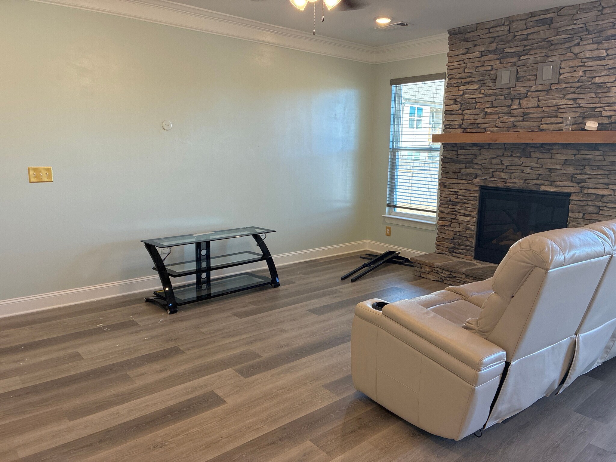 Building Photo - Room in House on Benjamin Dr