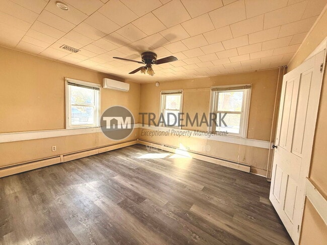 Building Photo - 202 W Church St