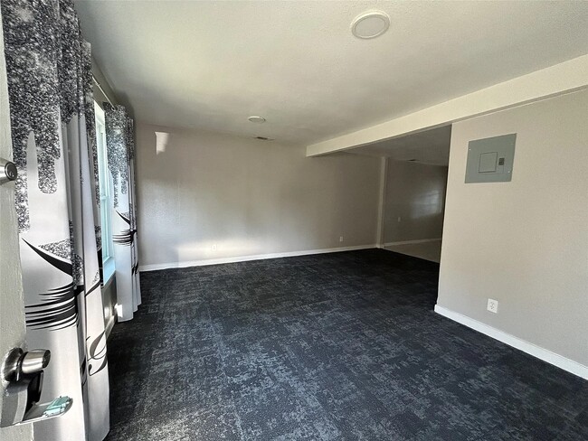 Building Photo - 1308 Stone Dr