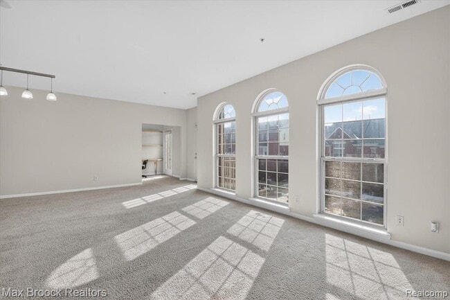 Building Photo - 3255 Camden Dr