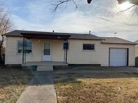 Building Photo - 6104 NW Ash Ave