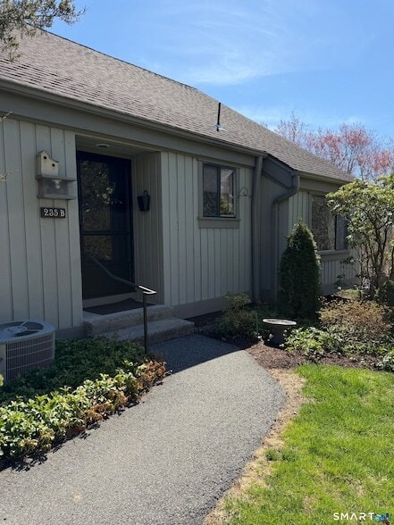 Building Photo - 235 Heritage Vlg