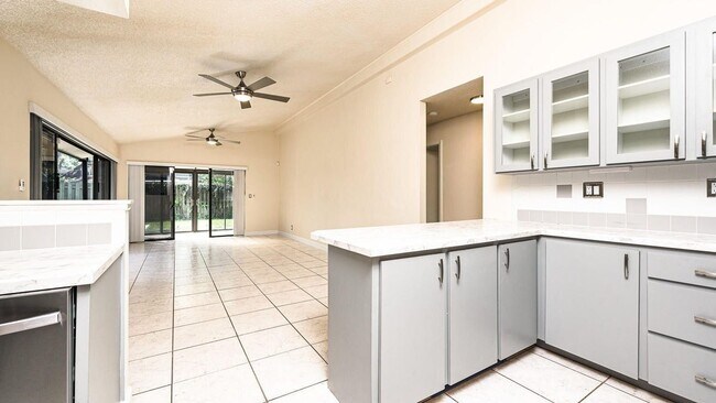 Building Photo - 4 Baywood Dr