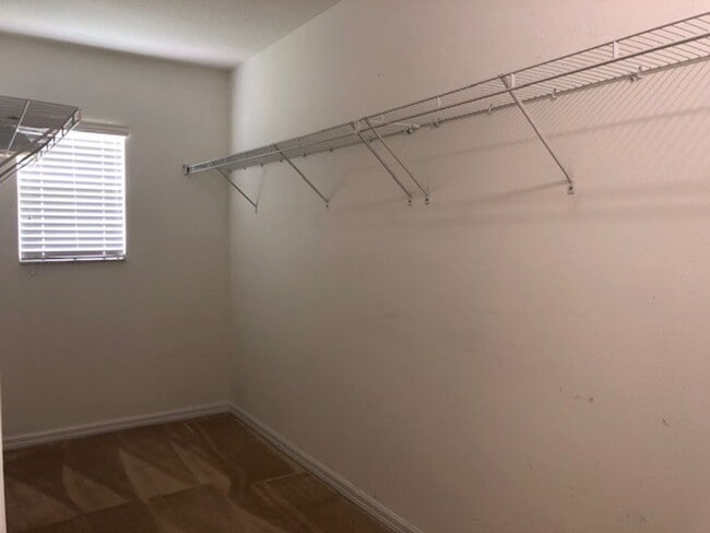 Building Photo - MOVE IN MARCH! Charming 2 Beds 2.5 Bath Townhome! 2 MASTER SUITES! Attached one car garage!! Extr...