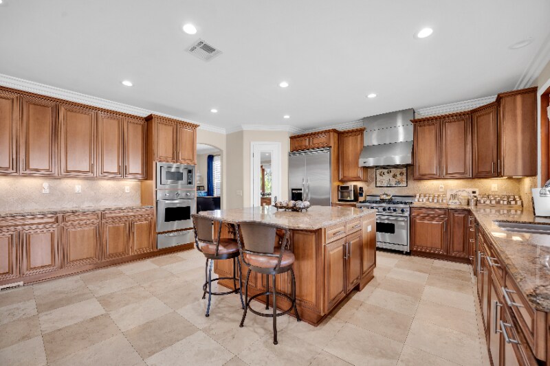 Building Photo - 30420 Longhorn Dr