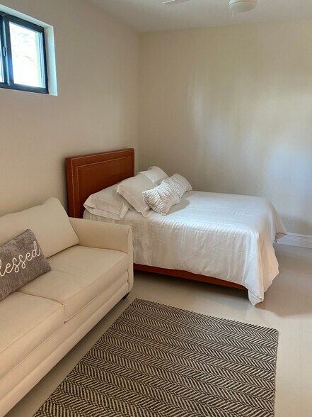 Building Photo - 12400 SW 97th Ave