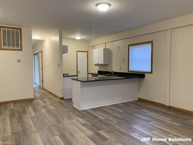 Building Photo - 2 br, 1 bath Apartment - 6400 Gillis Dr Ste A