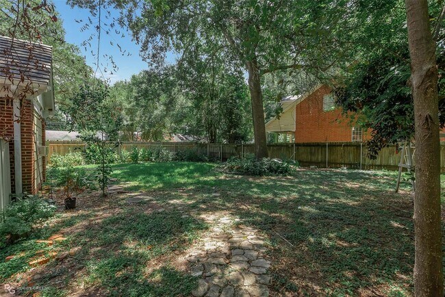 Building Photo - Mins. to BAFB, LSUS and Oshsner Med. Center......