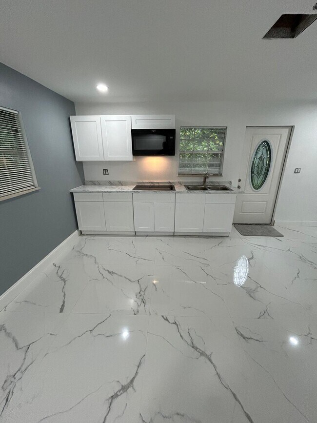 Building Photo - 935 34th Ave