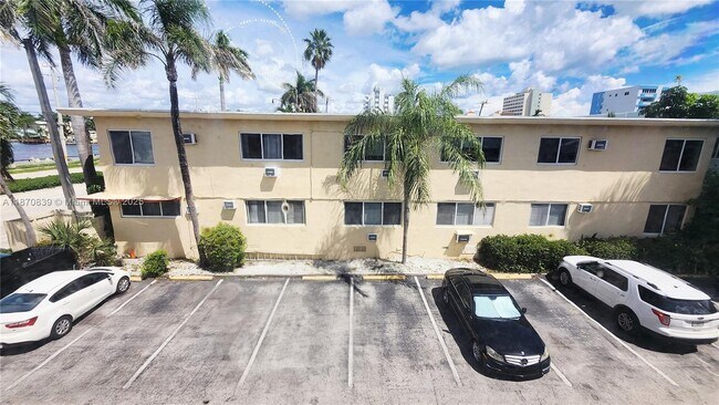 Building Photo - 513 S Ocean Dr