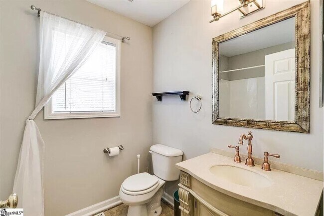 Building Photo - 331 Woodlark St