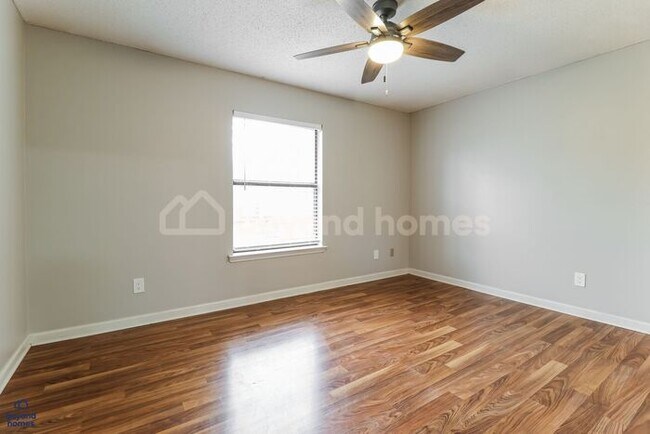 Building Photo - Beautiful 3-Bed 2 Bath Home with Massive Fenced Yard & Private Deck!