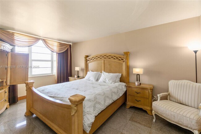 Building Photo - 100 Lincoln Rd